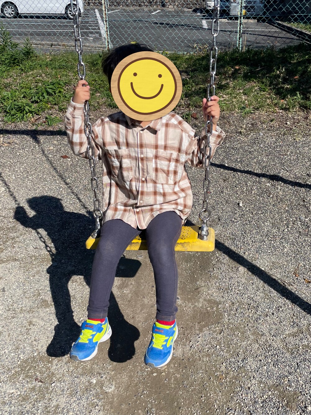 「4歳、男の子」｜「petit mainのチェックシャツ（シャツ/ブラウス、ベージュ系）」を使った、w-kさん（キッズ・100cm）の秋コーディネートの1枚目の写真