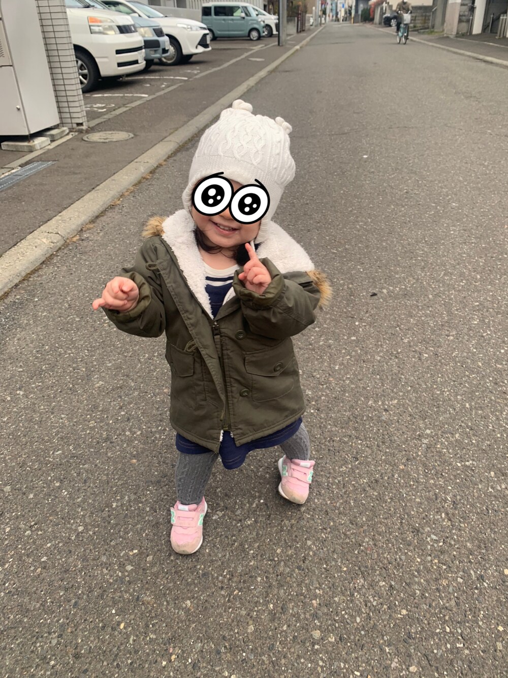 「1歳、女の子」｜「西松屋のアイテム（モッズコート、グリーン系）」を使った、w-kさん（キッズ・100cm）の冬コーディネートの1枚目の写真