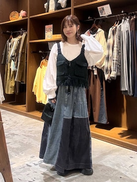 「niko and...（ニコアンド）のベルトアソートフレアスカート（デニムスカート、ブルー系）」を使った、RENAさん（レディース・153cm）の秋コーディネート