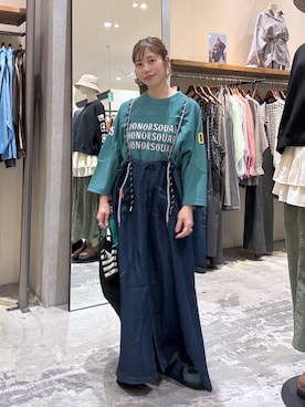 「niko and...（ニコアンド）のオリジナル2WAYテープトートバッグ（トートバッグ、ブラック系）」を使った、RENAさん（レディース・153cm）の春コーディネート