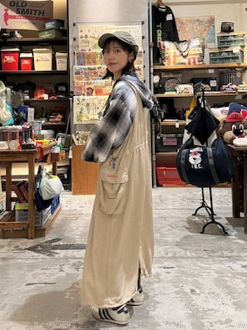 「niko and...（ニコアンド）のアイテム（キャップ）」を使った、RENAさん（レディース・153cm）の秋コーディネート
