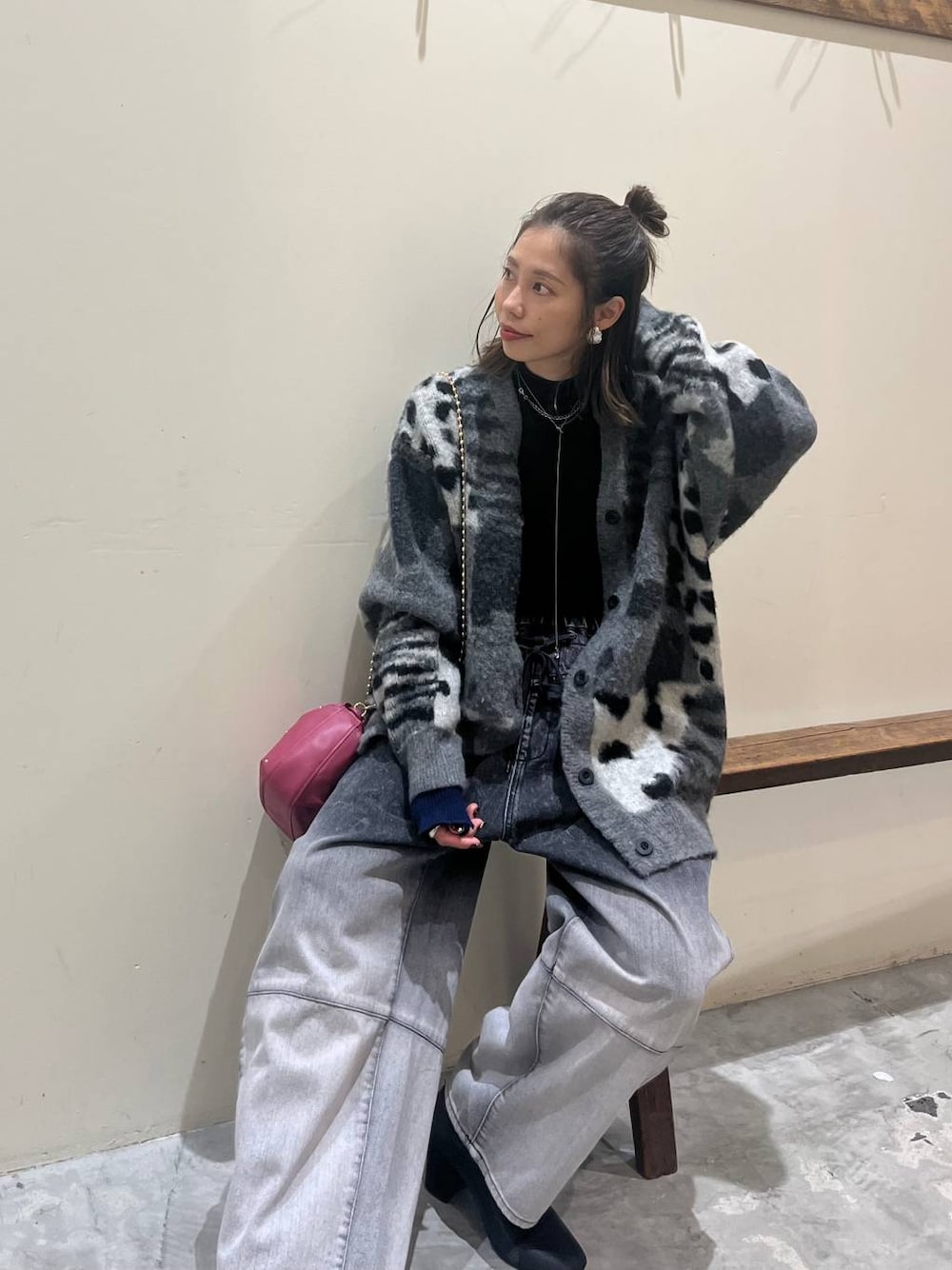 レオパードフラワーMIXカーディガンを使った人気ファッション