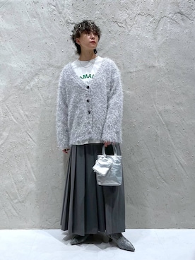 「アイテム（モカシン/デッキシューズ、シルバー系）」を使った、K.さん（レディース・158cm）の秋コーディネート