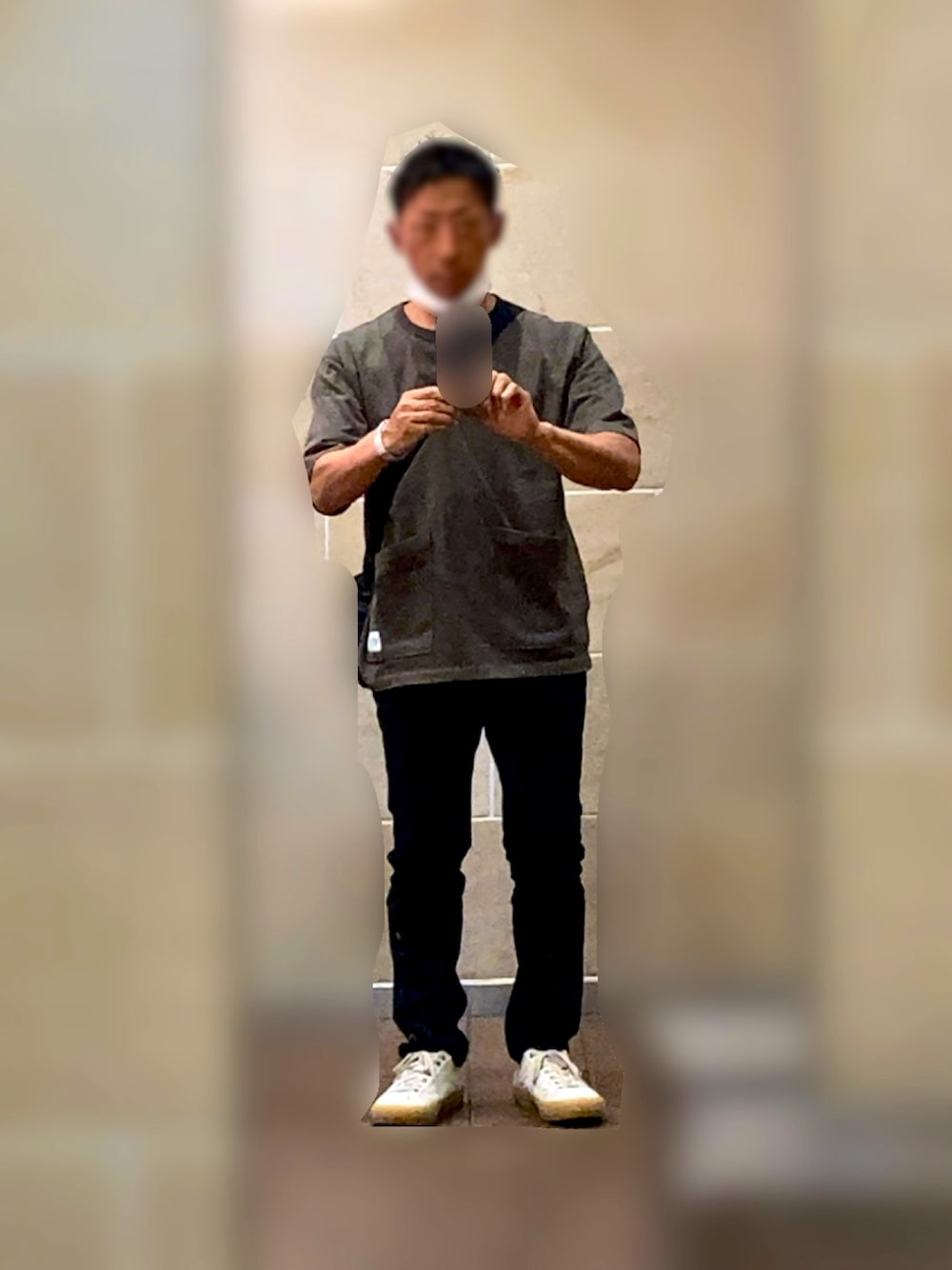 「シンプル、ラクチンコーデ、グリーン、デニムコーデ、Tシャツ、カーキ」｜「coenのアイテム（Tシャツ/カットソー、グリーン系）」を使った、Rossoさん（メンズ・165cm）の秋コーディネートの1枚目の写真