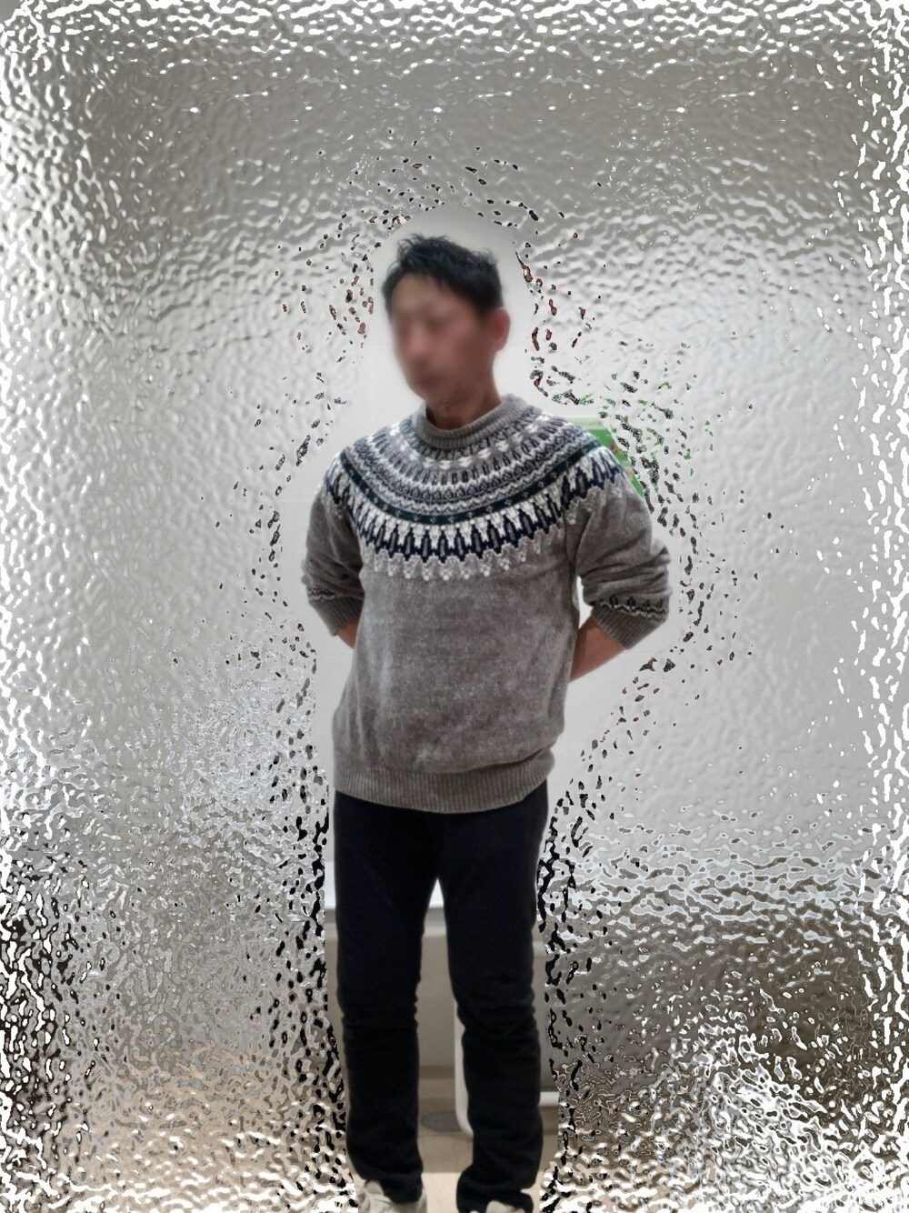 「シンプルコーデ、春コーデ」｜「ikkaのアイテム（ニット/セーター、グレー系）」を使った、Rossoさん（メンズ・165cm）の春コーディネートの1枚目の写真