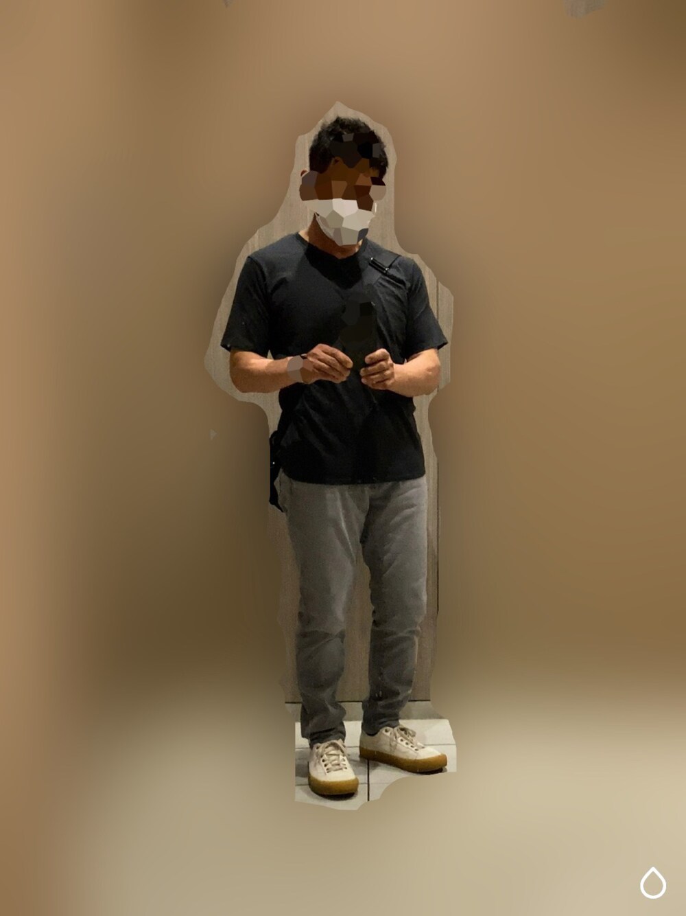 「シンプル、リラックススタイル、半袖シャツ、カジュアル、Tシャツ、ユニクロ、デニムパンツ」｜「UNIQLOのアイテム（デニムパンツ、グレー系）」を使った、Rossoさん（メンズ・165cm）の夏コーディネートの1枚目の写真