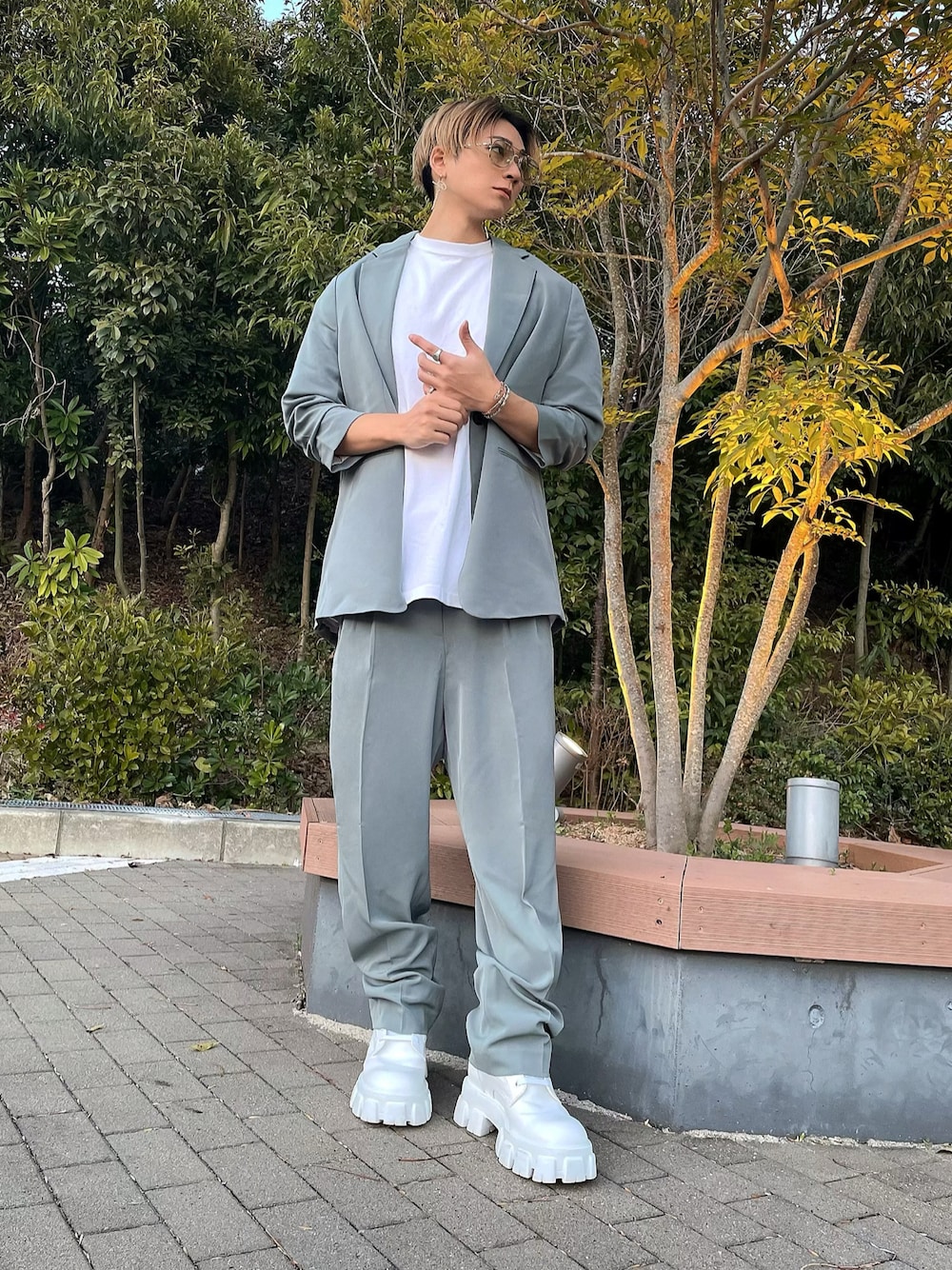 「春服デビュー宣言、大人コーデ、オトナカジュアル、きれいめカジュアル、服好きな人と繋がりたい、いいね、save、フォローお願いします🤑、春服、セットアップ、春夏コーデ、淡色コーデ、ootd、ワイドパンツ、ゆったりコーデ、お洒落さんとつながりたい、サングラス」｜「H&Mのアイテム（スラックス、グリーン系）」を使った、なぎさん（メンズ・175cm）の春コーディネートの1枚目の写真