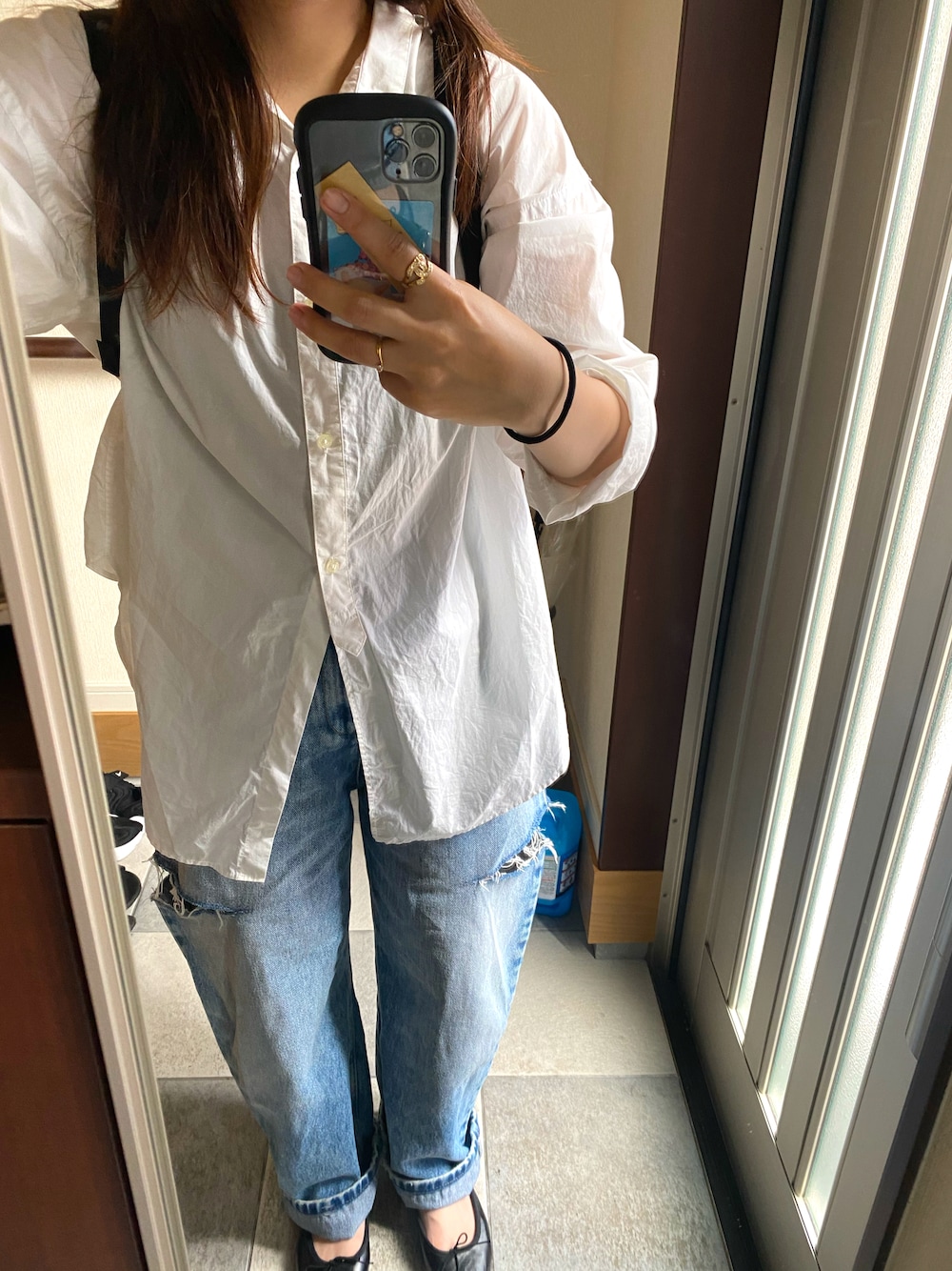 「Maison Margielaのアイテム（デニムパンツ、ブルー系）」を使った、yさん（レディース・157cm）の夏コーディネートの1枚目の写真