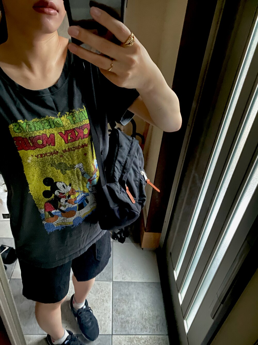 「NIKEのNIKE/ナイキ WMS VENTURE RUNNER/ウィメンズ ベンチャーランナー（スニーカー、ブラック系）」を使った、yさん（レディース・157cm）の夏コーディネートの1枚目の写真