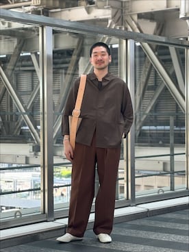 「markaware（マーカウェア）のMARKAWARE（マーカウェア）DOUBLE PLEATED SEMI EASY TROUSER（スラックス、ブラウン系）」を使った、もくめさん（メンズ・177cm）の春コーディネート