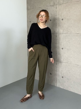 「aquagarage（アクアガレージ）のスリットデザインゆるニットトップス（ニット/セーター、ブラック系）」を使った、saayaさん（レディース・162cm）の春コーディネート