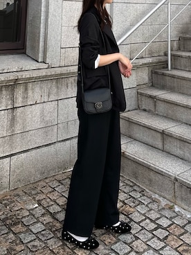 「アイテム（スラックス、ブラック系）」を使った、s a k i .さん（レディース・169cm）の秋コーディネート