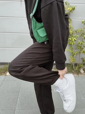 「アイテム（スウェットパンツ）」を使った、s a k i .さん（レディース・169cm）の秋コーディネート