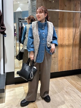 「LEPSIM（レプシィム）のワイドストレートパンツ　1047007（その他パンツ、ブラウン系）」を使った、Nozomiさん（レディース）の秋コーディネート