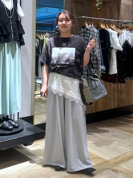 「LEPSIM（レプシィム）のカットイージーワイドパンツ　499173（その他パンツ、グレー系）」を使った、Nozomiさん（レディース）の春コーディネート