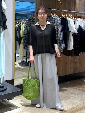 「LEPSIM（レプシィム）のカットイージーワイドパンツ　499173（その他パンツ、グレー系）」を使った、Nozomiさん（レディース）の春コーディネート