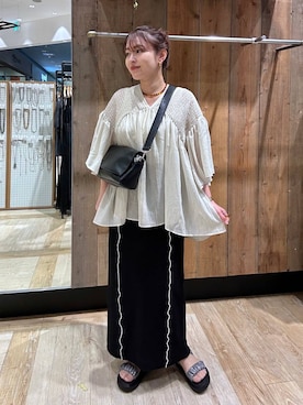 「LEPSIM（レプシィム）のフラップボディバッグ　574895（ショルダーバッグ、ブラック系）」を使った、Nozomiさん（レディース）の春コーディネート