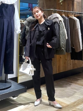 「アイテム（ブローチ/コサージュ）」を使った、Nozomiさん（レディース・160cm・30代）の冬コーディネート