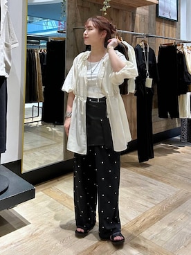 「LEPSIM（レプシィム）のドット刺繍パンツ　646561（その他パンツ、ブラック系）」を使った、Nozomiさん（レディース）の夏コーディネート