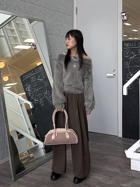 「GALLEST（ギャレスト）のフェザーニットオフショルプルオーバー（ニット/セーター、グレー系）」を使った、Renoさん（レディース・154cm）の秋コーディネート