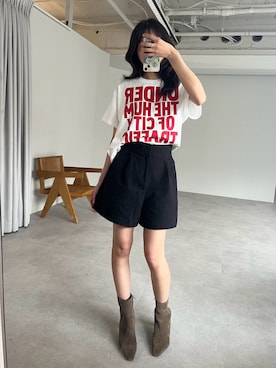 「mi via loca（ミヴィアロカ）の【GILDAN】UNDER THE HUM OF CITY TRAFFIC ロゴTシャツ（Tシャツ/カットソー、ホワイト系）」を使った、Sさん（レディース・156cm）の春コーディネート