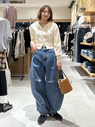 「BAYFLOW（ベイフロー）の[巾着単体でも使える]セパレート巾着バケツバッグ（ハンドバッグ）」を使った、egaotokuiさん（レディース・170cm）の春コーディネート