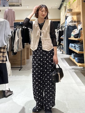 「BAYFLOW（ベイフロー）のアイテム（パンツ）」を使った、egaotokuiさん（レディース・170cm）の春コーディネート