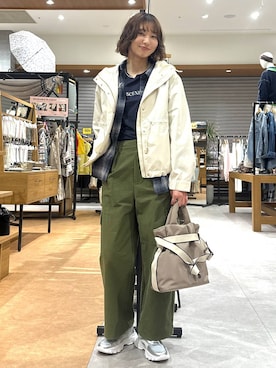 「BAYFLOW（ベイフロー）のアイテム（パンツ）」を使った、egaotokuiさん（レディース・170cm）の春コーディネート