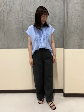 「UNTITLED（アンタイトル）の【吸水速乾/UVケア】フィブリルフリルブラウス（シャツ/ブラウス、ブルー系）」を使った、サキさん（レディース・155cm）の夏コーディネート