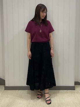 「UNTITLED（アンタイトル）の【洗える/前後2WAY】ネックプルオーバーニット（ニット/セーター、レッド系）」を使った、サキさん（レディース・155cm）の夏コーディネート