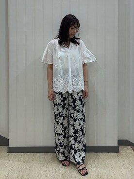 「UNTITLED（アンタイトル）の【セットアップ可/コットン100】スカラップ刺繍ブラウス（シャツ/ブラウス、ホワイト系）」を使った、サキさん（レディース・155cm）の夏コーディネート