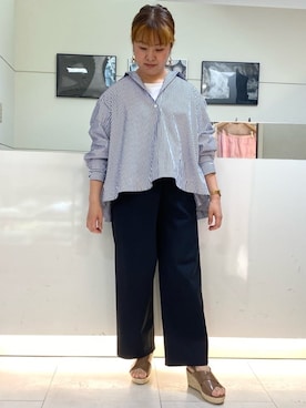 「UNTITLED（アンタイトル）の【体型カバー】タイプライター テントシャツ（シャツ/ブラウス、ブルー系）」を使った、Ayaさん（レディース・160cm）の春コーディネート