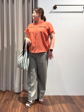 「grove（グローブ）の【洗濯機OK・遮熱・ひんやり/SETUP可】シワになりにくい、ベルト付ワイドパンツ（その他パンツ、グリーン系）」を使った、Tomoさん（レディース・159cm）の夏コーディネート