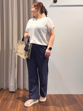 「grove（グローブ）の【2WAY・洗える】透かし編みニットベスト（ベスト、ホワイト系）」を使った、Tomoさん（レディース・159cm）の夏コーディネート