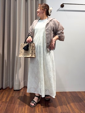 「grove（グローブ）の【洗濯機OK】朝晩の気温差に◎軽やかシアーナイロンフーディブルゾン（ブルゾン、ベージュ系）」を使った、Tomoさん（レディース・159cm）の春コーディネート