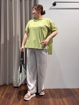 「grove（グローブ）の【貴島明日香さん着用/UVカット】体型カバー叶う、バックプリーツTシャツ（Tシャツ/カットソー、グリーン系）」を使った、Tomoさん（レディース・159cm）の春コーディネート