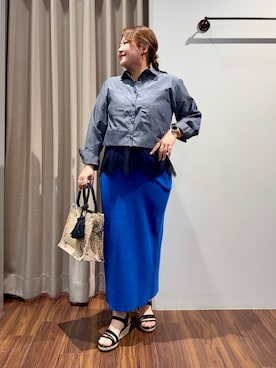 「grove（グローブ）の【貴島明日香さん着用／イージーケア／接触冷感】麻混クロップドシャツ（シャツ/ブラウス、ブルー系）」を使った、Tomoさん（レディース・159cm）の春コーディネート