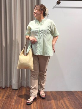 「grove（グローブ）の【洗濯機OK・ひんやり】さらっと軽やか、夏のフレアシャツ（シャツ/ブラウス、グリーン系）」を使った、Tomoさん（レディース・159cm）の夏コーディネート