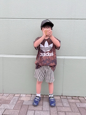 「SUKUSUKU（スクスク）のASICS KIDS（アシックス キッズ）GD.RUNNER[R]MINI NR（スニーカー、ブルー系）」を使った、hu-goさん（キッズ・120cm）の夏コーディネート