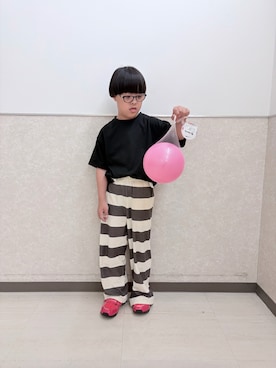 「SUKUSUKU（スクスク）のASICS KIDS（アシックスキッズ）GD.RUNNER[R]MINI MG 4（スニーカー、レッド系）」を使った、hu-goさん（キッズ・120cm）の夏コーディネート
