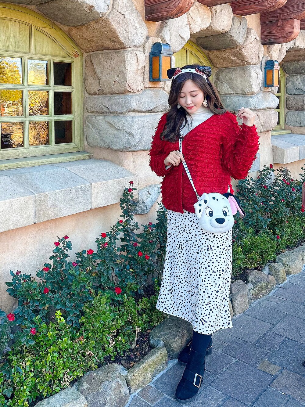 「ディズニー、ディズニーコーデ、ディズニーランド、101匹わんちゃん、ロペピクニック、ディズニーバウンド、101匹わんちゃんコーデ、ダルメシアン柄、ダルメシアンコーデ」｜「ROPE' PICNICのアイテム（カーディガン/ボレロ、レッド系）」を使った、Runaさん（レディース・163cm）の冬コーディネートの1枚目の写真