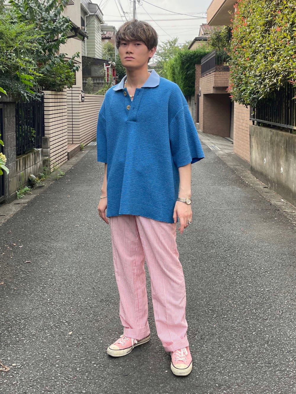 「ポロシャツ、mixseven、コンバース、スニーカー、ビッグシルエット、オープンカラーシャツ、シンプルコーデ、ストリート、カラーパンツ、秋トレンド2021、低身長」｜「MIXSEVENの【MIX SEVEN】【2021SS 】Pastel Blue Polo shirts  M20Q0303（シャツ/ブラウス、ブルー系）」を使った、Emanon(エマノン)ミュージシャンさん（メンズ・167cm）の夏コーディネートの1枚目の写真