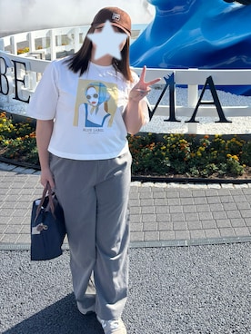 「BLUE LABEL CRESTBRIDGE（ブルーレーベルクレストブリッジ）の【星陽子コラボ】ピマコットンプレーティング天竺イラストワイドTシャツ（Tシャツ/カットソー、ホワイト系）」を使った、Kさん（レディース・152cm）の秋コーディネート