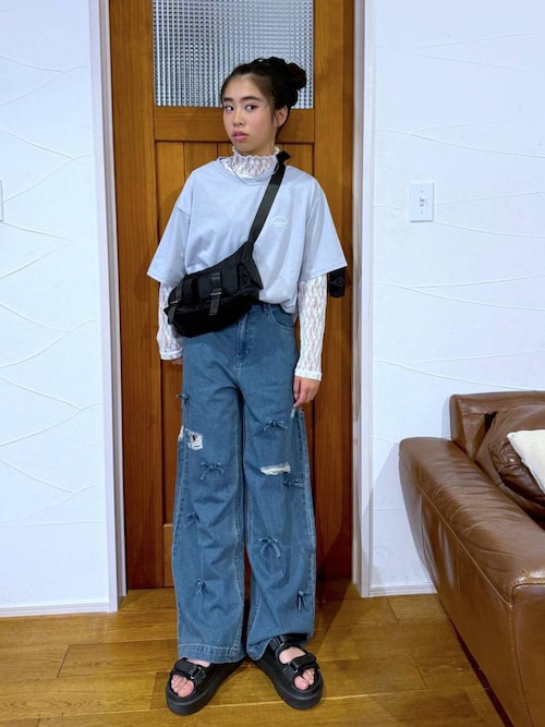 オリジナルチャーム付きマルチポケットショルダーバッグ