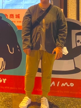 「アイテム（チノパンツ、ゴールド系）」を使った、CHIAAさん（レディース・160cm）の夏コーディネート