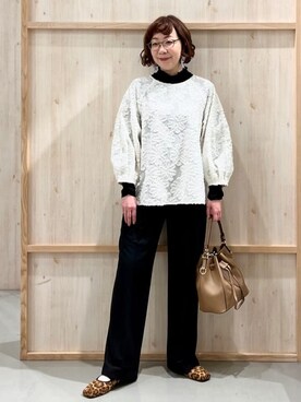 「THE SHOP TK （ザ ショップ ティーケー ）の【フォーマルにもカジュアルにも】花柄ジャカードブラウス（シャツ/ブラウス、ホワイト系）」を使った、nakoさん（レディース）の冬コーディネート