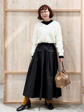 「THE SHOP TK （ザ ショップ ティーケー ）の【華やかで柔らか】ふわふわフェザーニット/洗える・前後2WAY（ニット/セーター、ホワイト系）」を使った、nakoさん（レディース）の冬コーディネート