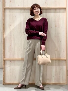 「THE SHOP TK （ザ ショップ ティーケー ）の【すっきりシルエットが叶う】大人のためのVネックニット/毛玉になりにくい/静電気防止/洗濯機OK（ニット/セーター、レッド系）」を使った、nakoさん（レディース）の冬コーディネート