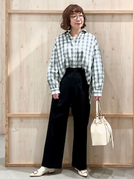「THE SHOP TK （ザ ショップ ティーケー ）の【後ろ姿もサマになる】バックシャーリングシャツ（シャツ/ブラウス、グリーン系）」を使った、nakoさん（レディース）の春コーディネート