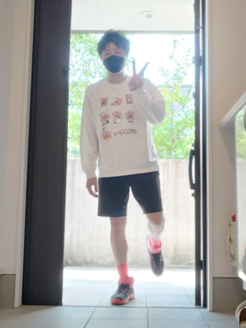 「しまむら、ブタメン」｜「しまむらのアイテム（ニット/セーター、ホワイト系）」を使った、のんちぃさん（メンズ・182cm）の秋コーディネートの1枚目の写真